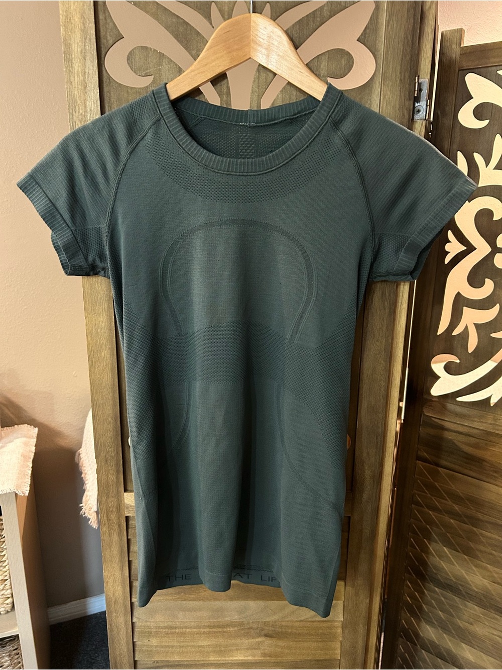 Lululemon Short Sleeve Swiftly Size 6 Dark Green